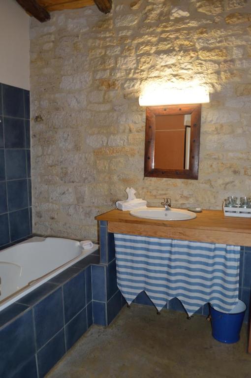 Les Vents Bleus Hotel Donnazac Bilik gambar